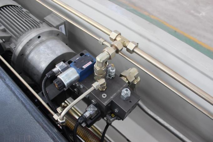 अनुकूलित वोल्टेज शीट शीयरिंग मशीन, 0.3 मिमी 3200 एक्स 200 टन सीएनसी प्रेस ब्रेक
